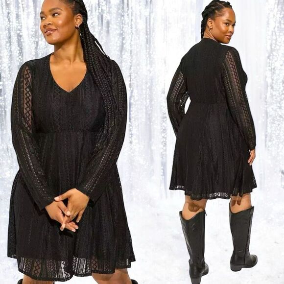 Torrid Black At The Knee Geo Lace V-Neck Skater Dress NWT - Picture 2 of 11